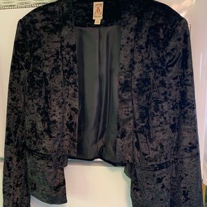Decree Black xl velvet open from cropped jacket